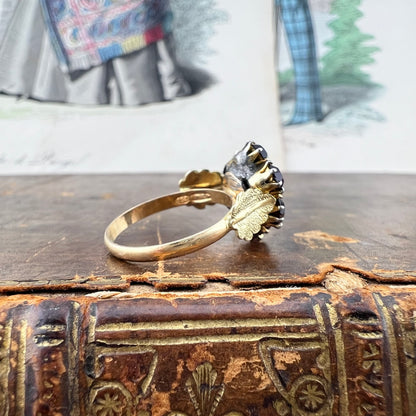 Anello vintage italiano a margherita in oro 18k con granati – circa 1965-1975