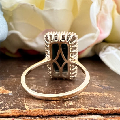 Anello in oro con grandidierite e diamanti baguette