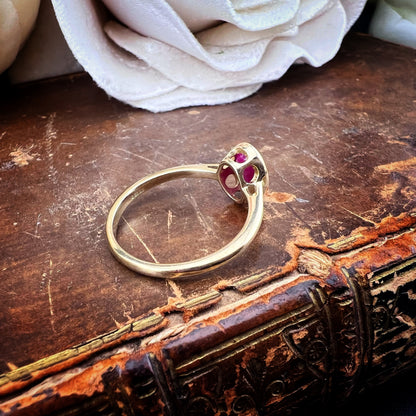 Anello vintage in oro giallo con rubino naturale – Inghilterra, anni ’80