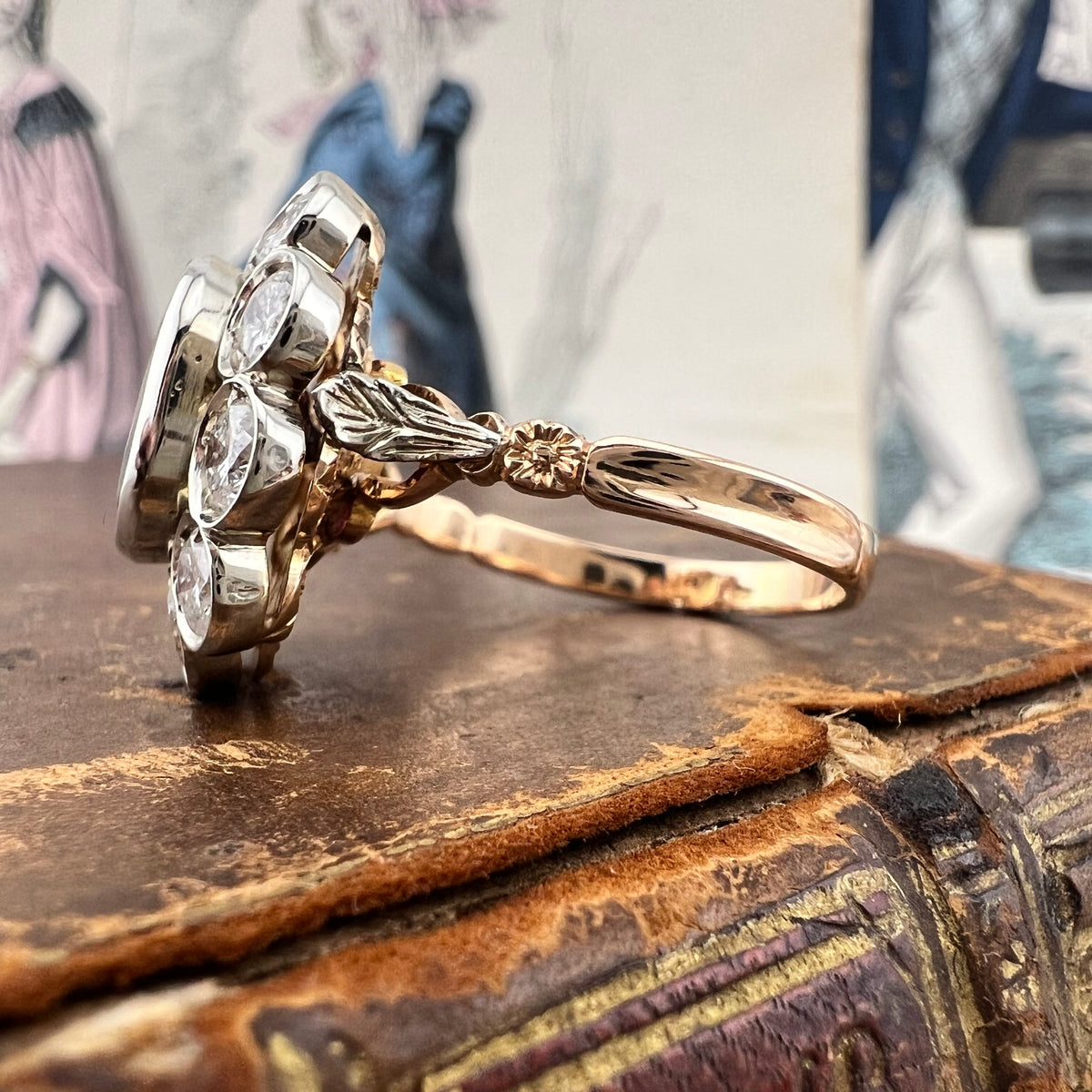 Grande anello a margherita con rubino da 3 ct e diamanti per 2 ct in oro 18k – Italia, anni ’60