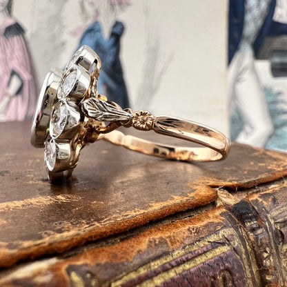 Grande anello a margherita con rubino da 3 ct e diamanti per 2 ct in oro 18k – Italia, anni ’60