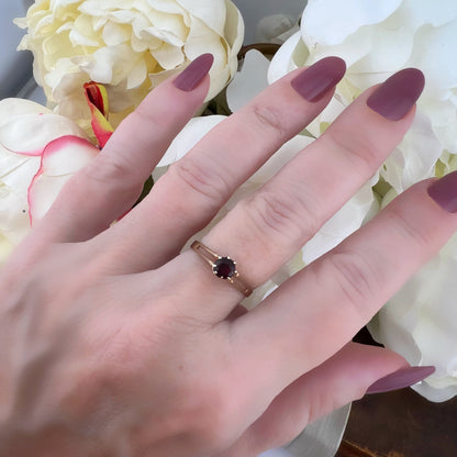 Anello vintage solitario con granato Londra 1980