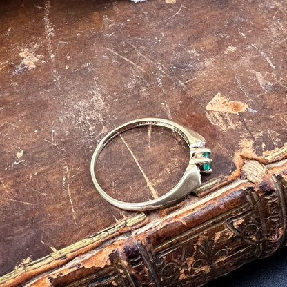 Anello Trilogy con Smeraldo e Diamanti