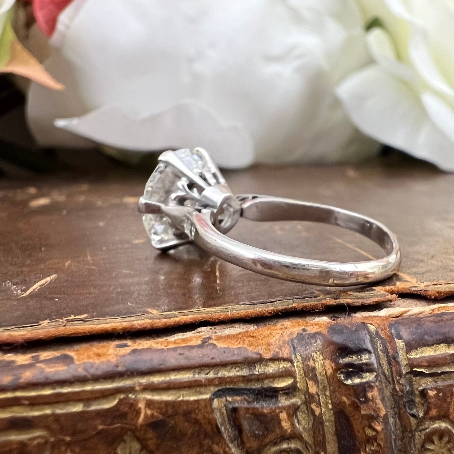 Anello solitario in oro 18k con diamante da 3.90 ct.