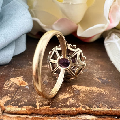 Anello vintage a margherita in oro 9k con ametista e perle naturali. Edimburgo, 1962