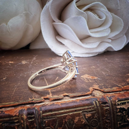 Anello vintage in oro giallo con topazi indaco e diamanti