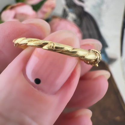 Anello anni ’30 con due felini, rubini e diamanti in oro 18K