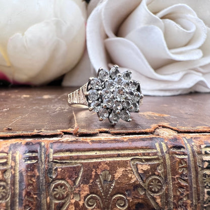 Cluster ring. Anello in oro con quarzi bianchi. Birmingham 1973