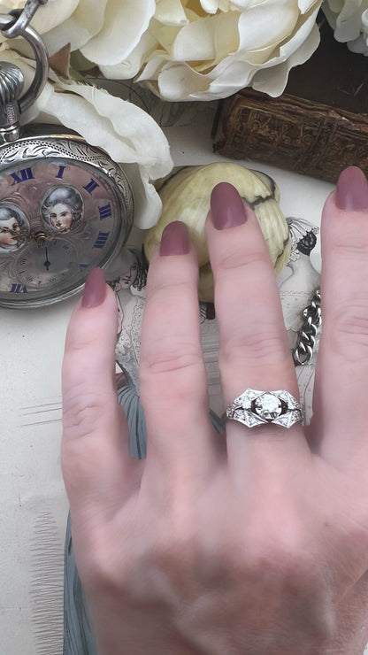 Anello Art Déco in Platino e Diamanti (ca. 1920)