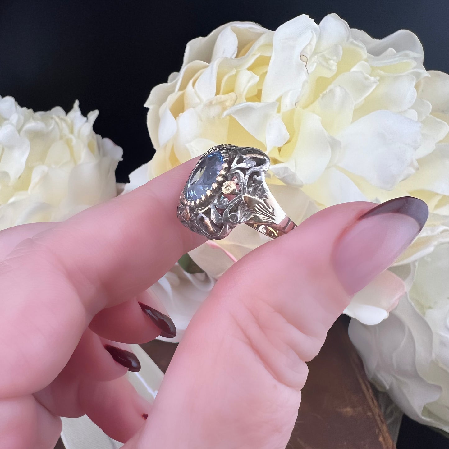 Anello in oro 18 ct e argento con topazio azzurro 1890-1910