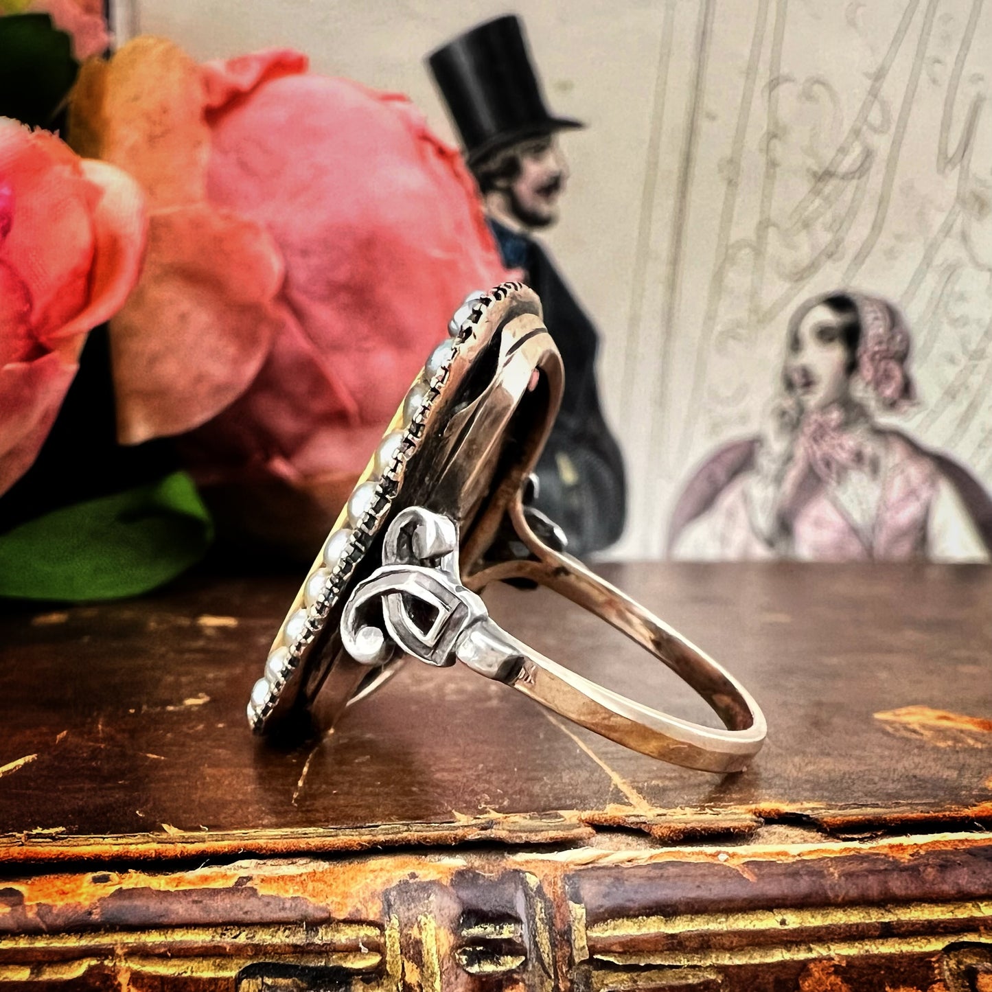 Anello sentimentale “Forget Me Not” con diamanti e perle naturali, Inghilterra 1830-1870