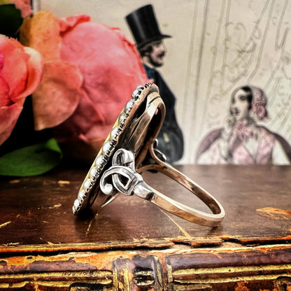 Anello sentimentale “Forget Me Not” con diamanti e perle naturali, Inghilterra 1830-1870