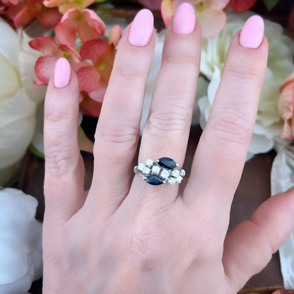 Anello vintage in oro bianco 18k con zaffiri marquise e diamanti