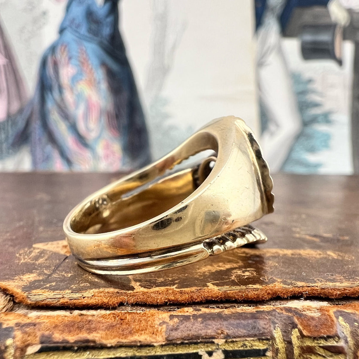Anello a volute in oro 18k con margherita di diamanti – Italia, circa 1940
