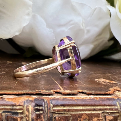 Anello cocktail in oro 9k con ametista taglio ovale ct 9.6, Inghilterra anni ‘60