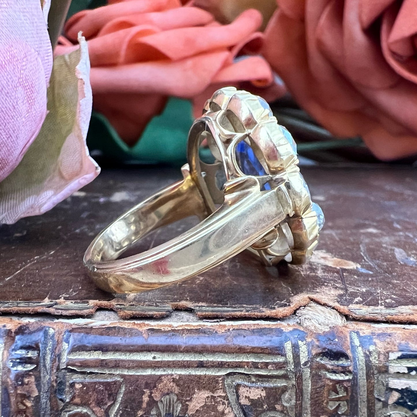 Anello fine ‘800 con zaffiro Ceylon 4.60 ct diamanti old mine 5 ct oro giallo 18k