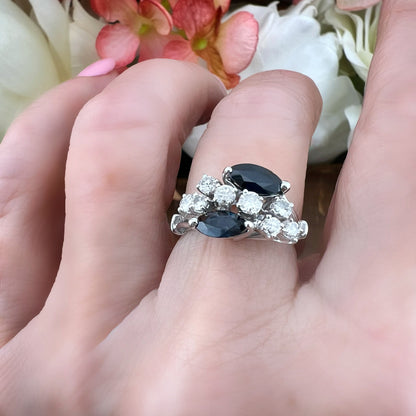 Anello vintage in oro bianco 18k con zaffiri marquise e diamanti