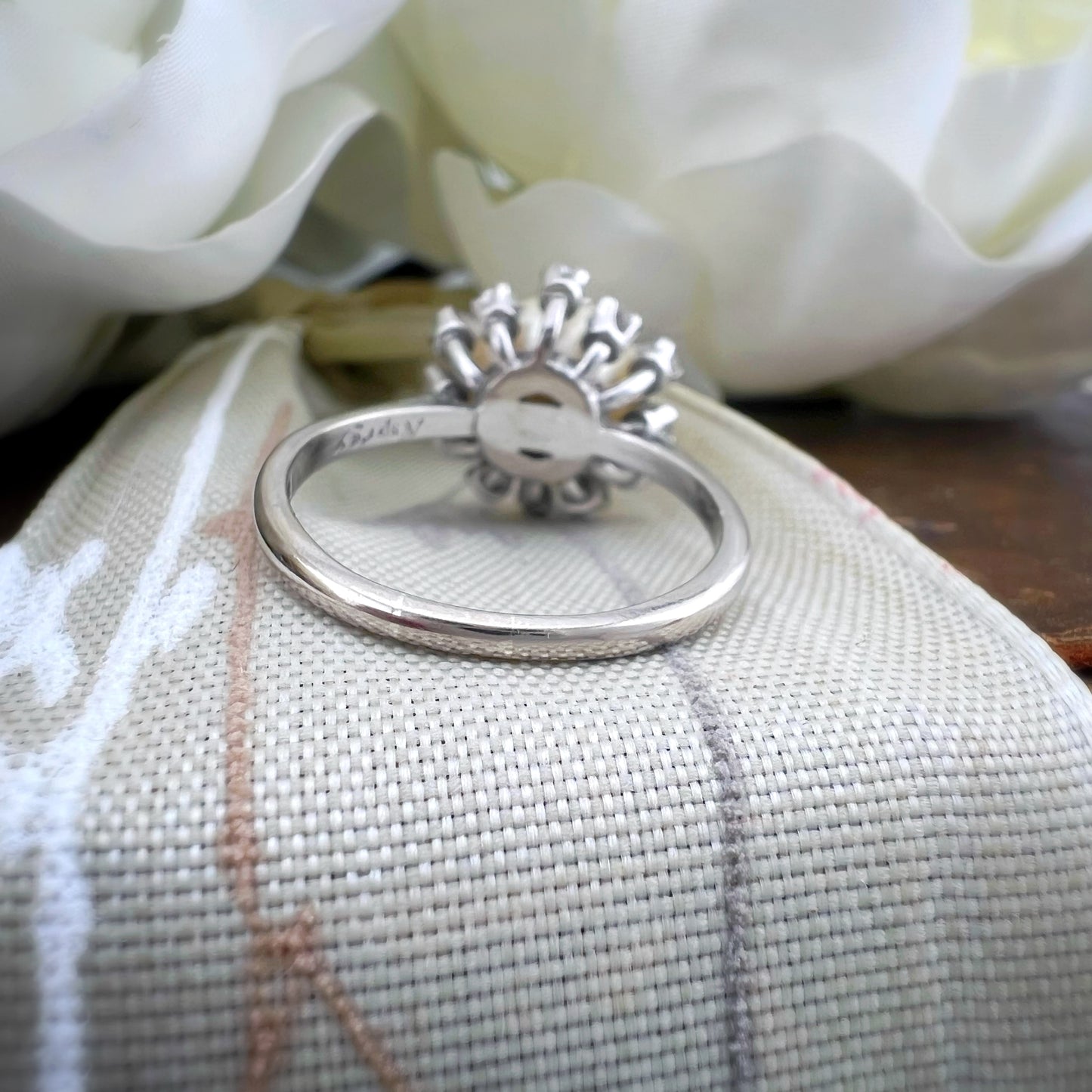 Anello Vintage Asprey in Oro Bianco 18 ct con Perla e Diamanti