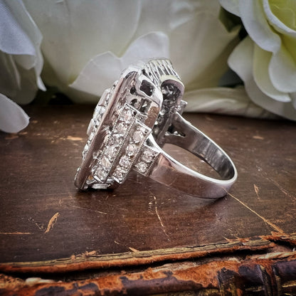 Anello importante Art Déco a gradini con diamanti old mine per circa 4 ct