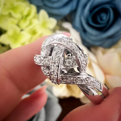 Anello Vintage Italiano “Nodo d’Amore” in Oro Bianco 18K con Diamanti