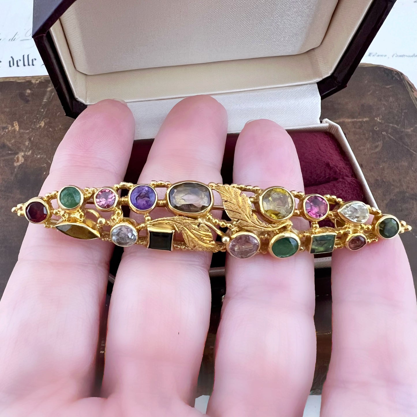 Spilla vintage fiorentina in oro 18 carati con gemme policrome