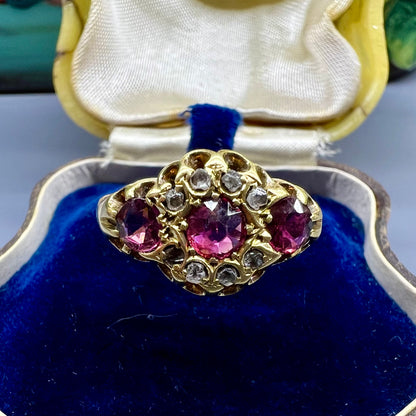 Anello vittoriano in oro 18 carati con rodolite e diamanti a rosetta