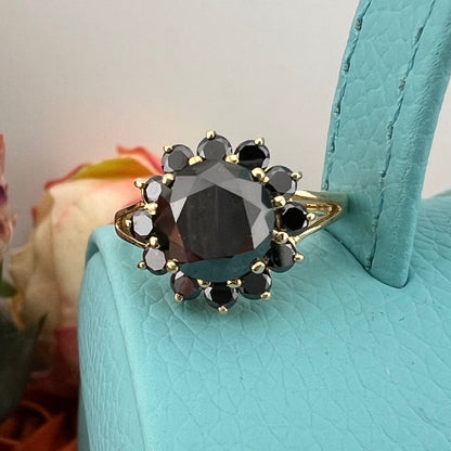 Anello a grande margherita vintage in oro giallo 18 kt e diamanti neri per 2.95 carati