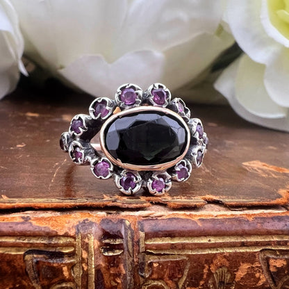 Anello belle époque in oro, argento, tormalina e rubini