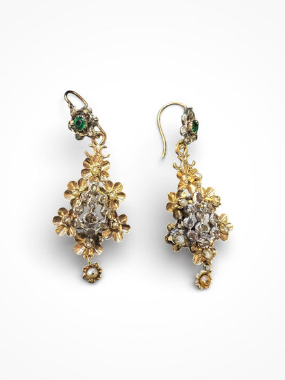 Orecchini in oro, diamanti, perline e paste vitree 1790-1830