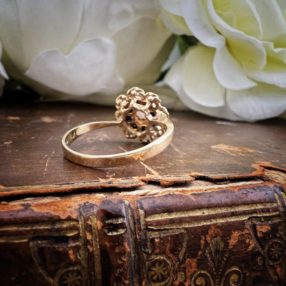 Anello vintage margherita in oro 9 ct con zaffiri e opale – Londra 1979