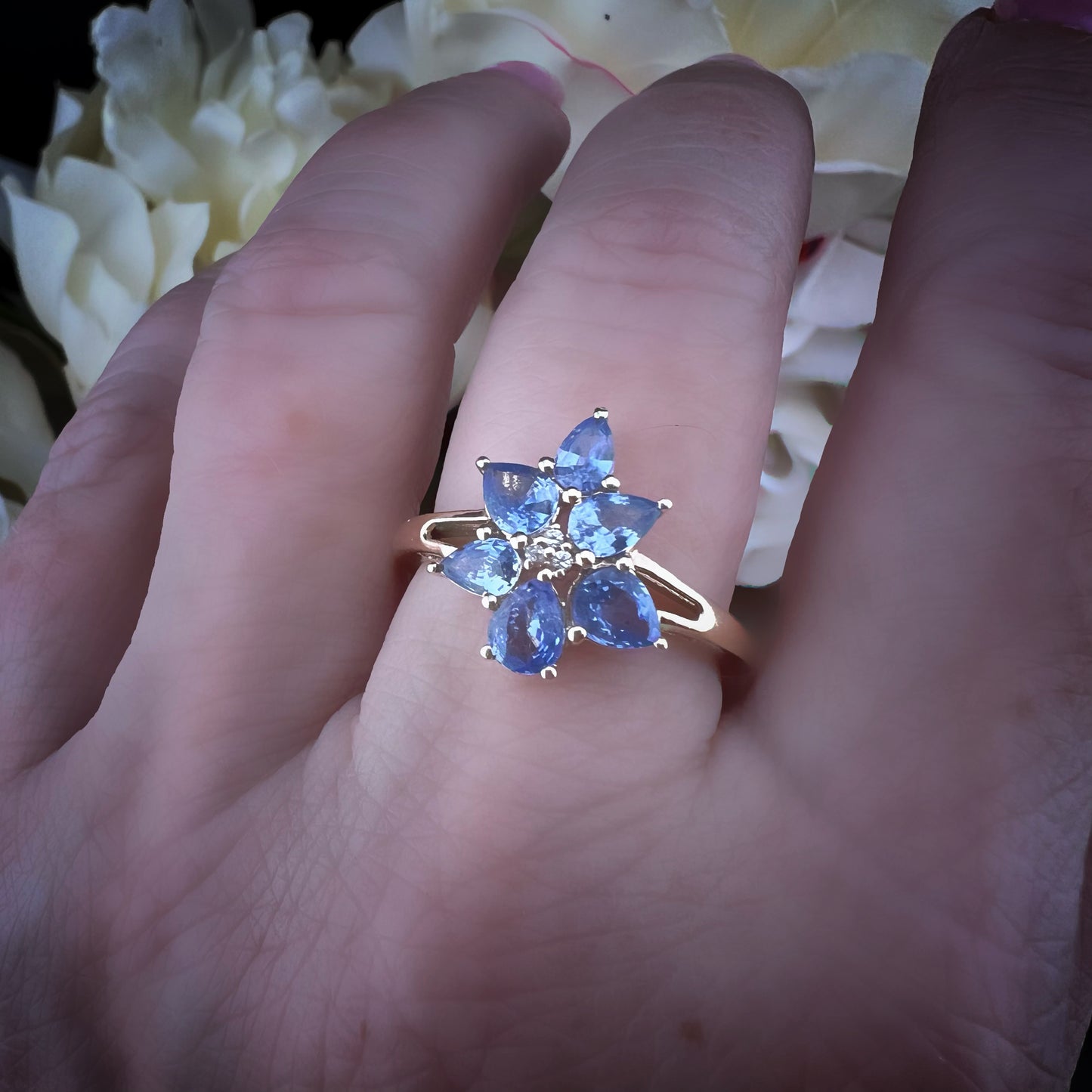Anello vintage in oro giallo con topazi indaco e diamanti