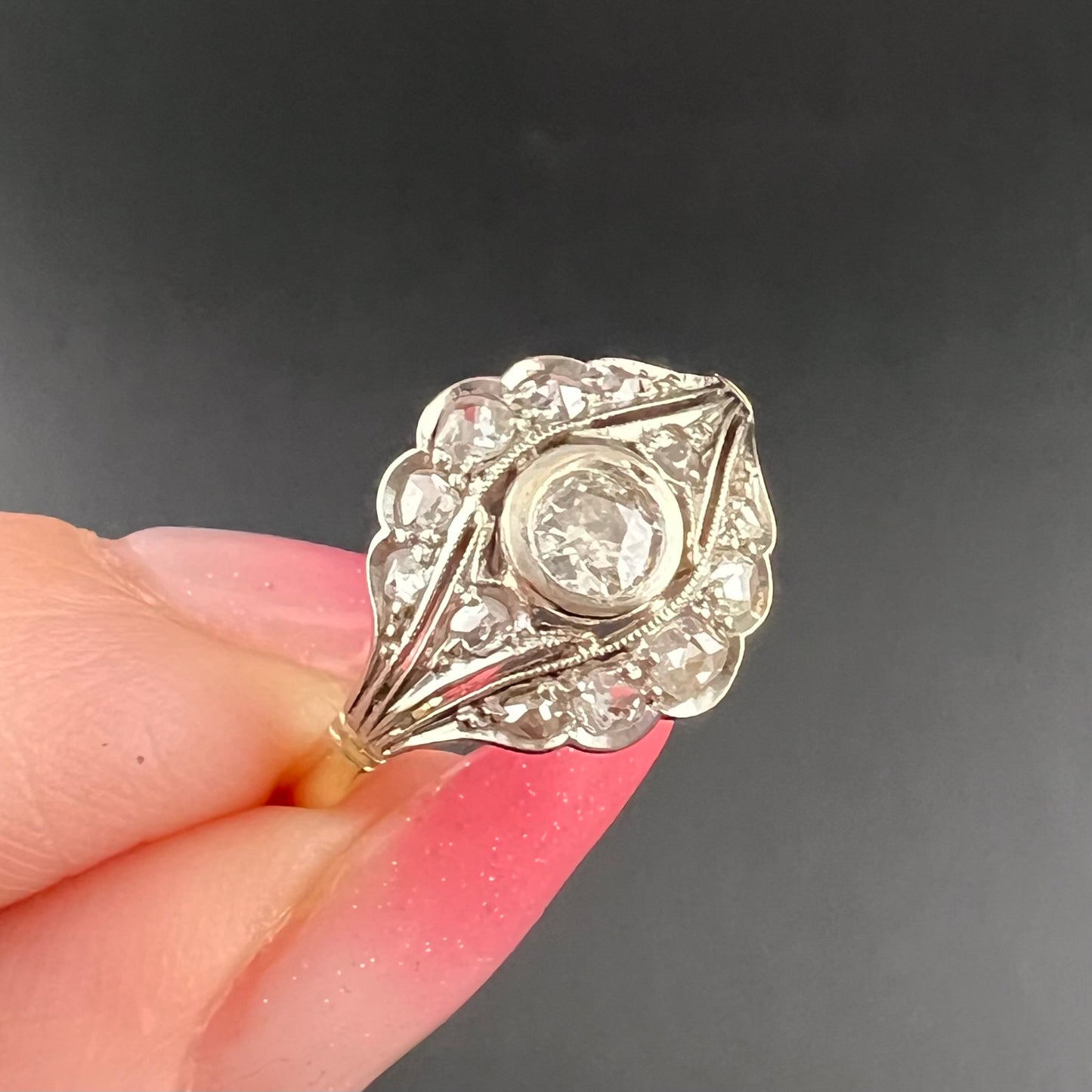 Anello in oro giallo e bianco 18 ct e diamanti Italia c. 1930