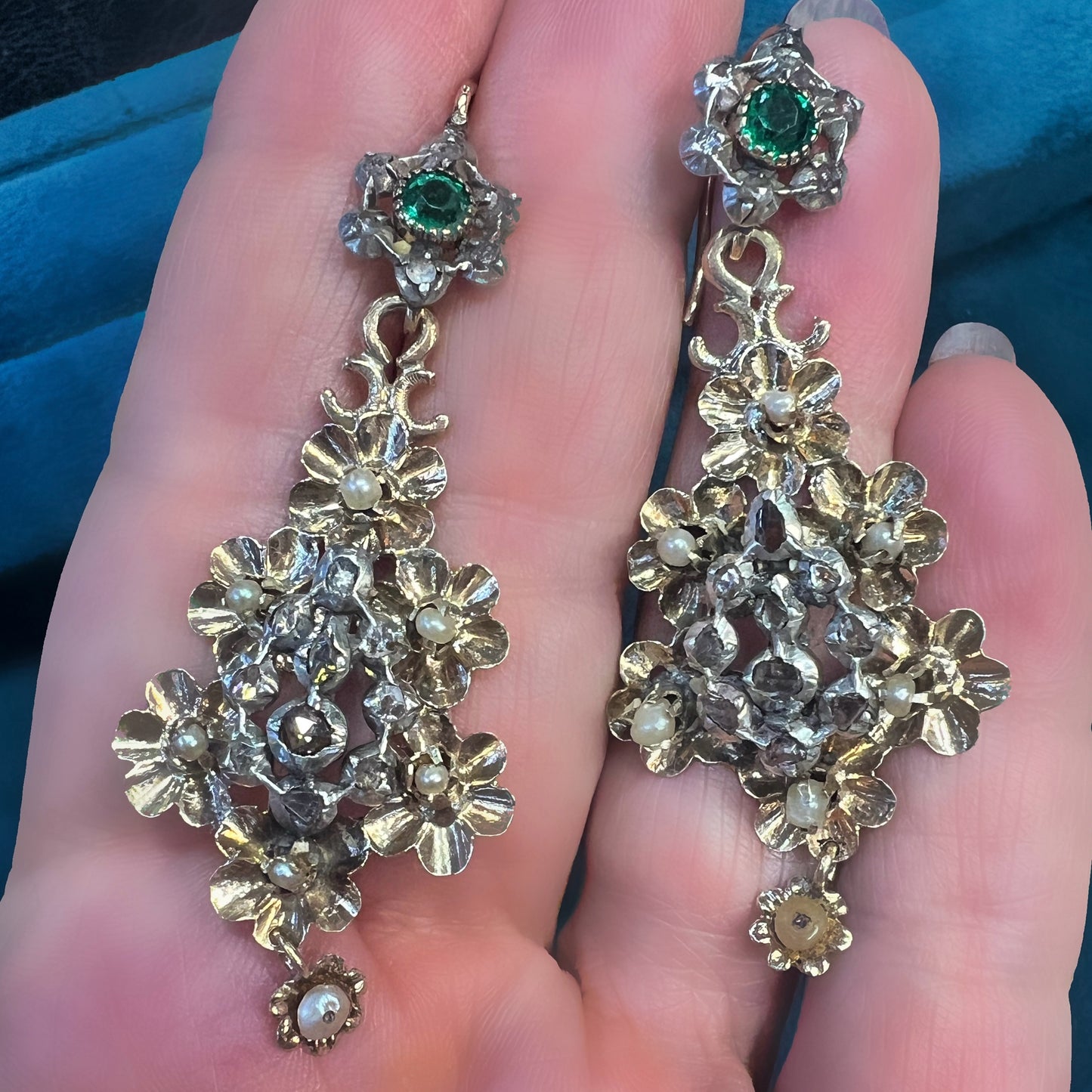 Orecchini in oro, diamanti, perline e paste vitree 1790-1830