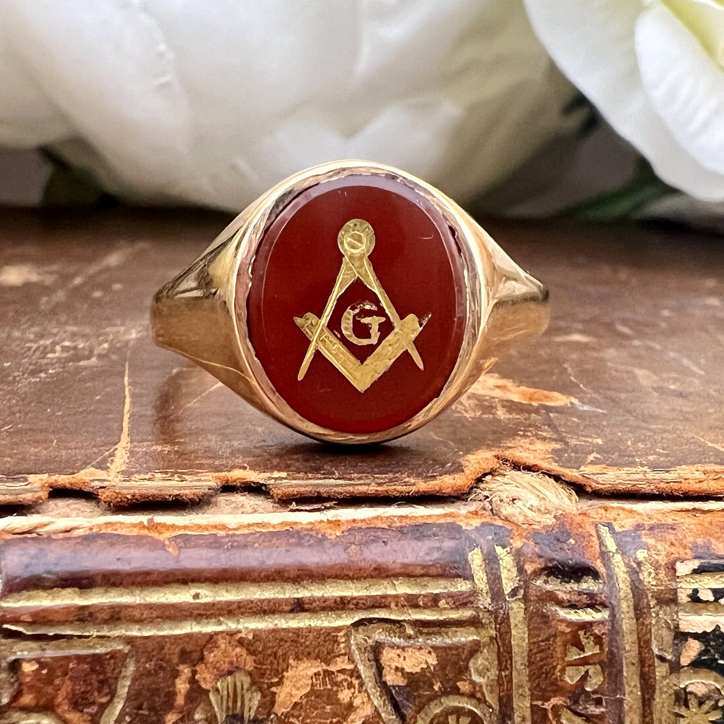 Anello chevalier massonico in oro 9k con corniola incisa del 1974