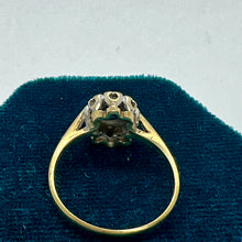 Carica l&#39;immagine nel visualizzatore di Gallery, Anello in oro a margherita con zaffiro e diamanti
