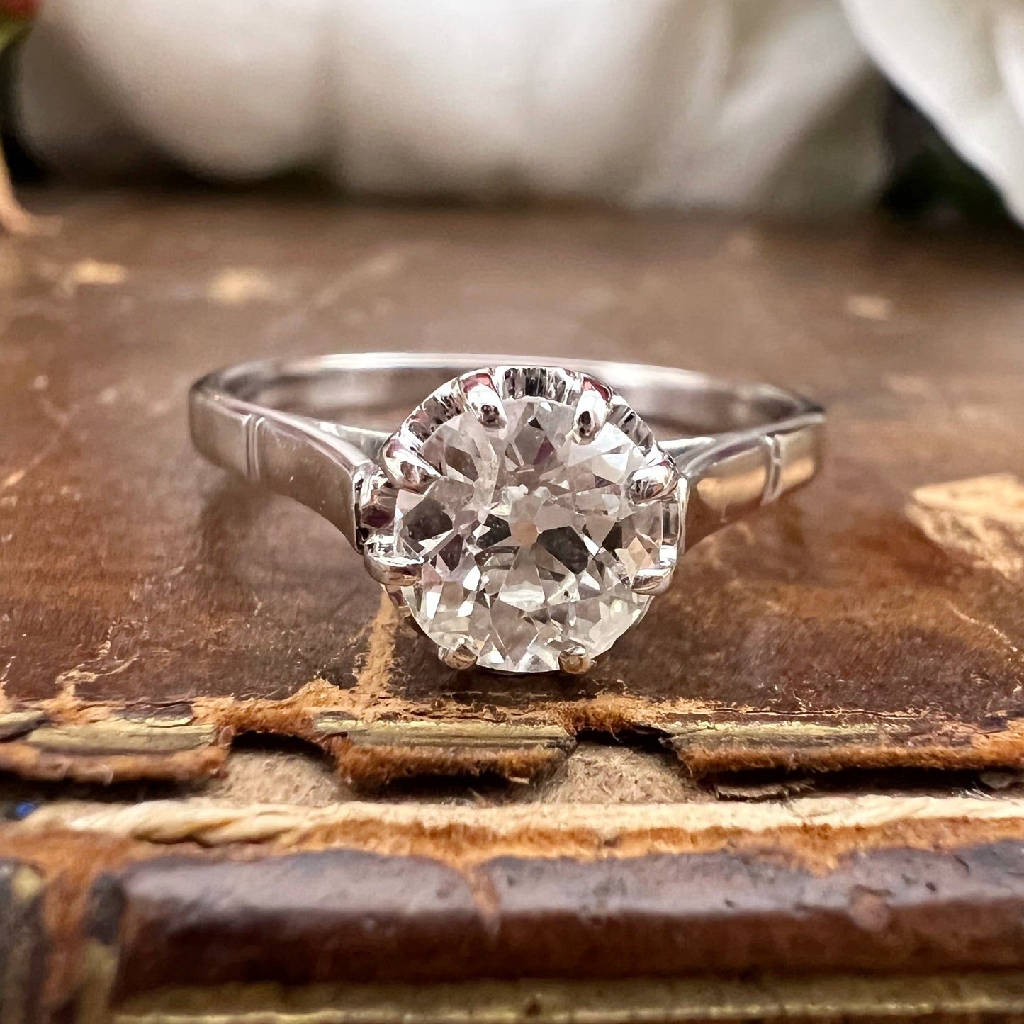 Anello solitario vintage in oro bianco 18k e diamante Old Mine 0.82 ct – Italia, anni 1930–40