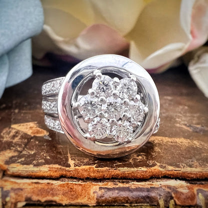 Anello vintage a margherita in oro bianco 18 kt e diamanti