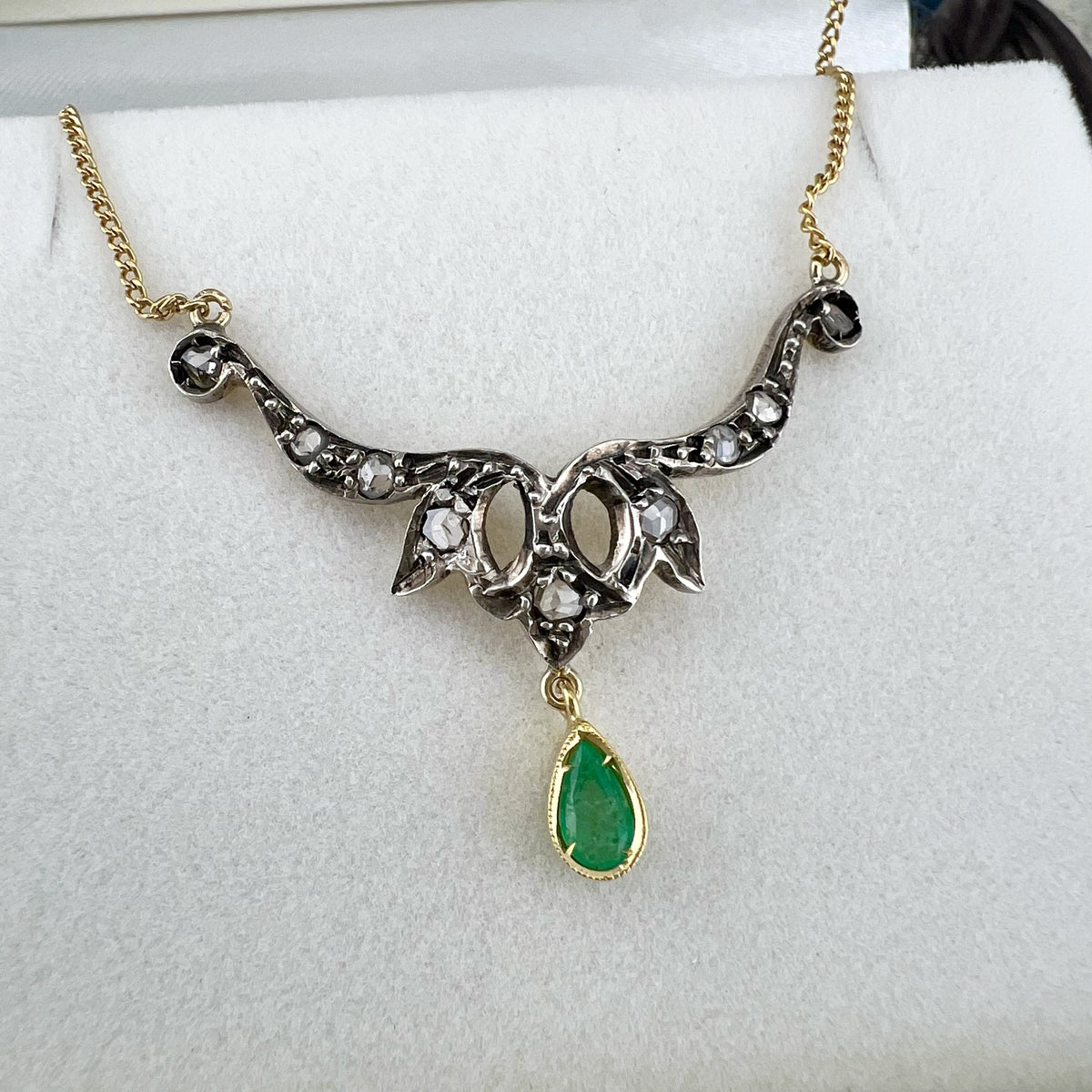 Collana Collier d’epoca in oro 18 ct con pendente in oro e argento. Italia 1950