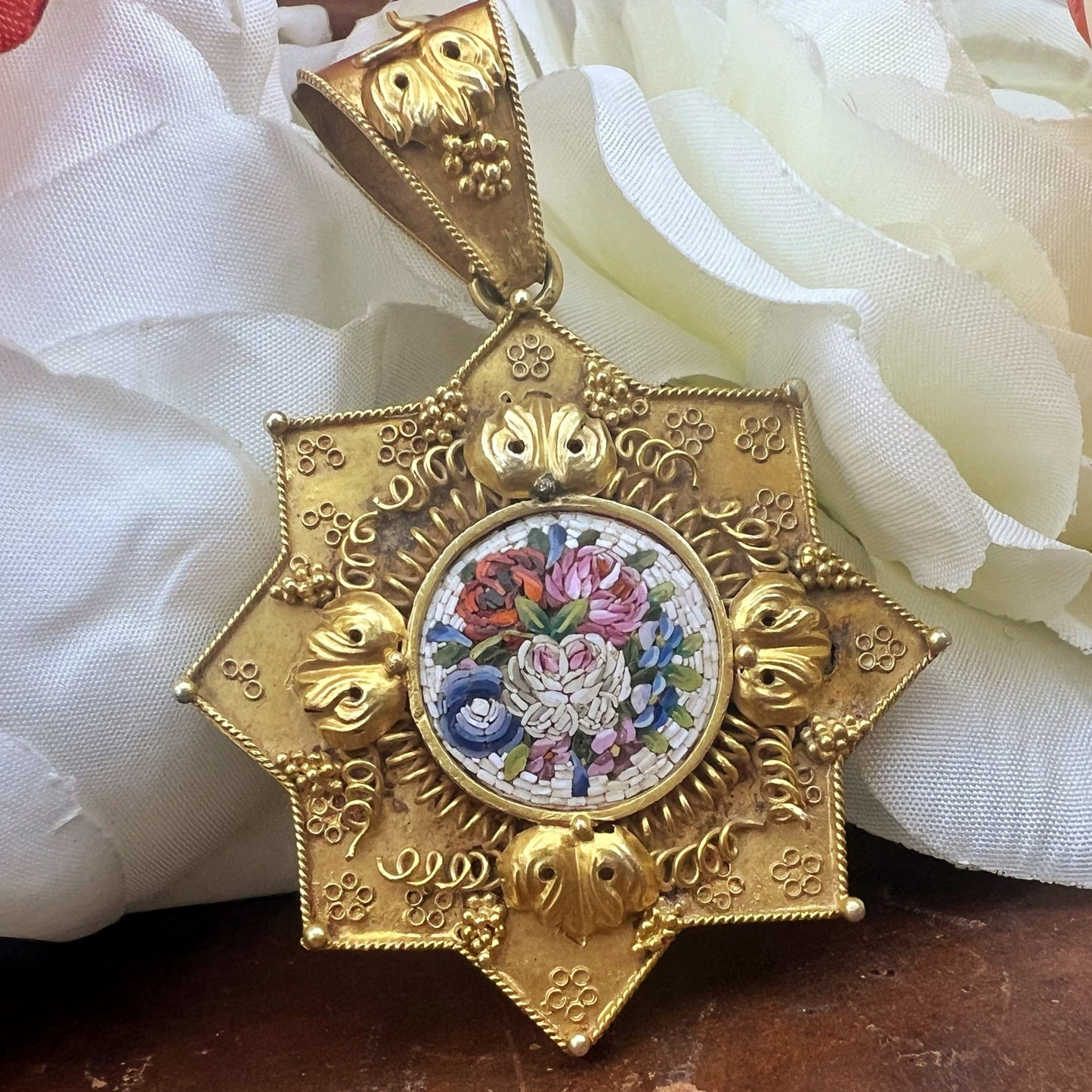 Raro pendente in oro porta ritratti a forma di stella - Venezia ‘800