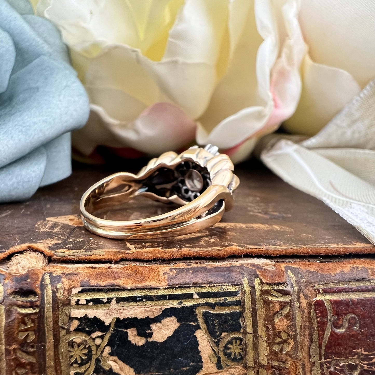 Anello vintage anni ’40 in oro giallo 18k con topazio e diamanti rosetta g. 9.09