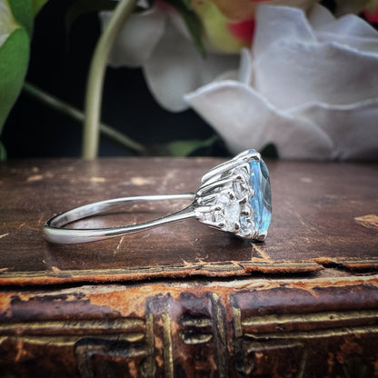 Anello in oro bianco 18 ct diamanti 1.20 ct topazio azzurro 2.80 ct