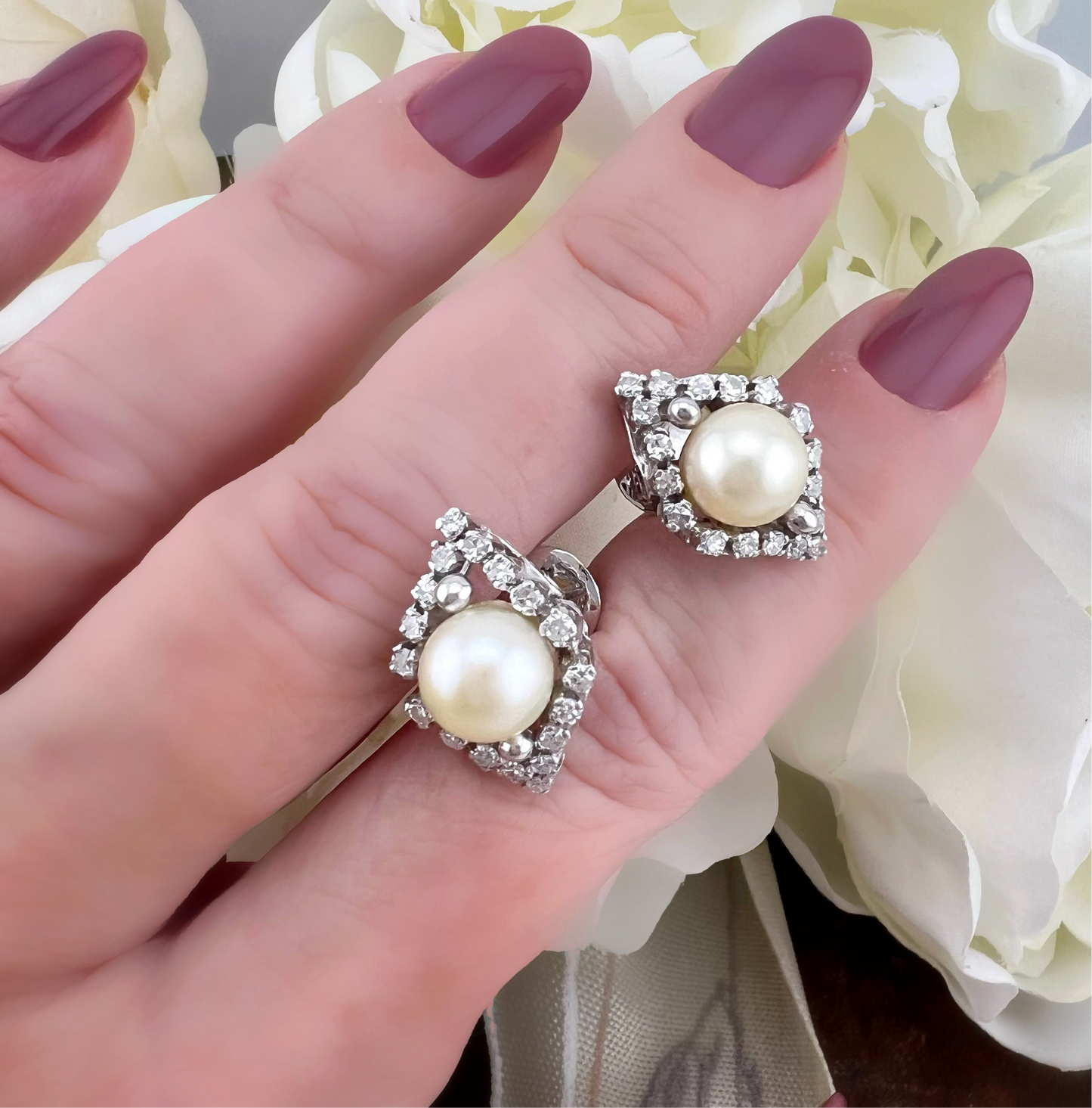 Orecchini in oro bianco 18 ct con perle e diamanti