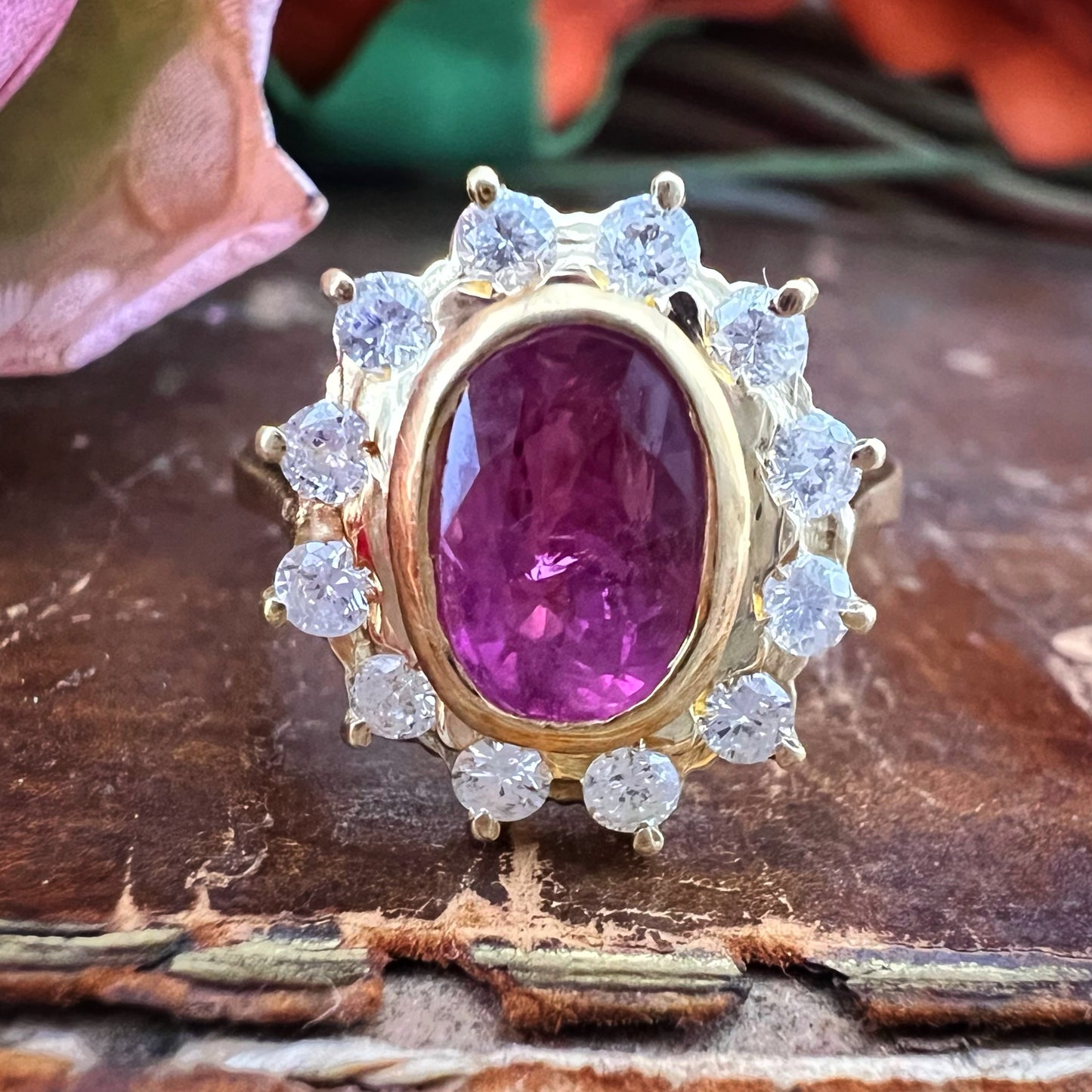 Anello Margherita Vintage in Oro 18 kt con Rubino Birmano Naturale e Diamanti