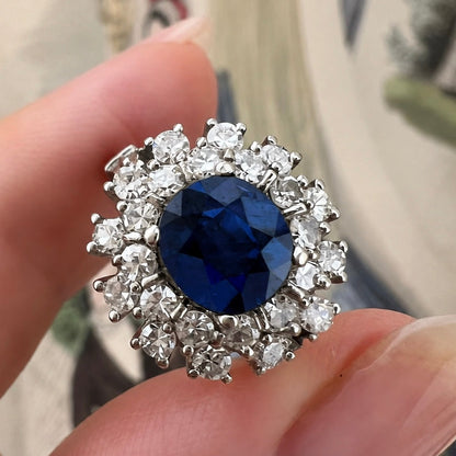 Anello vintage a margherita ovale con zaffiro e diamanti