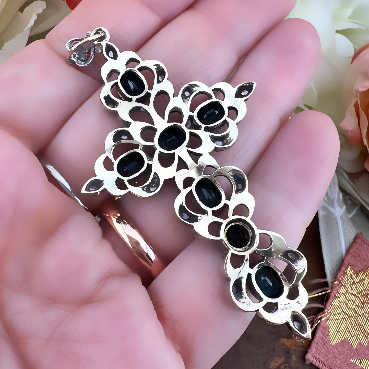 Croce tardo ‘800 in oro, argento, zaffiri 3.78 ct, diamanti