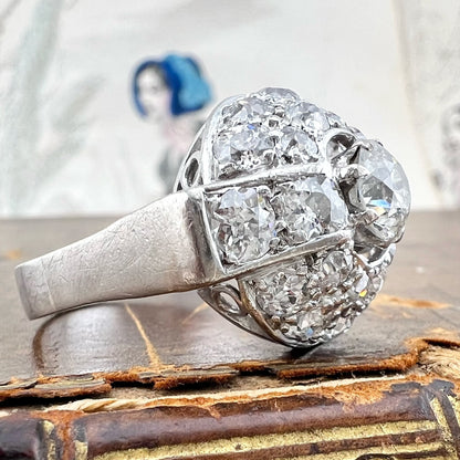 Anello a cupola Art Déco in platino con oltre 4 carati di diamanti – 1920-1940