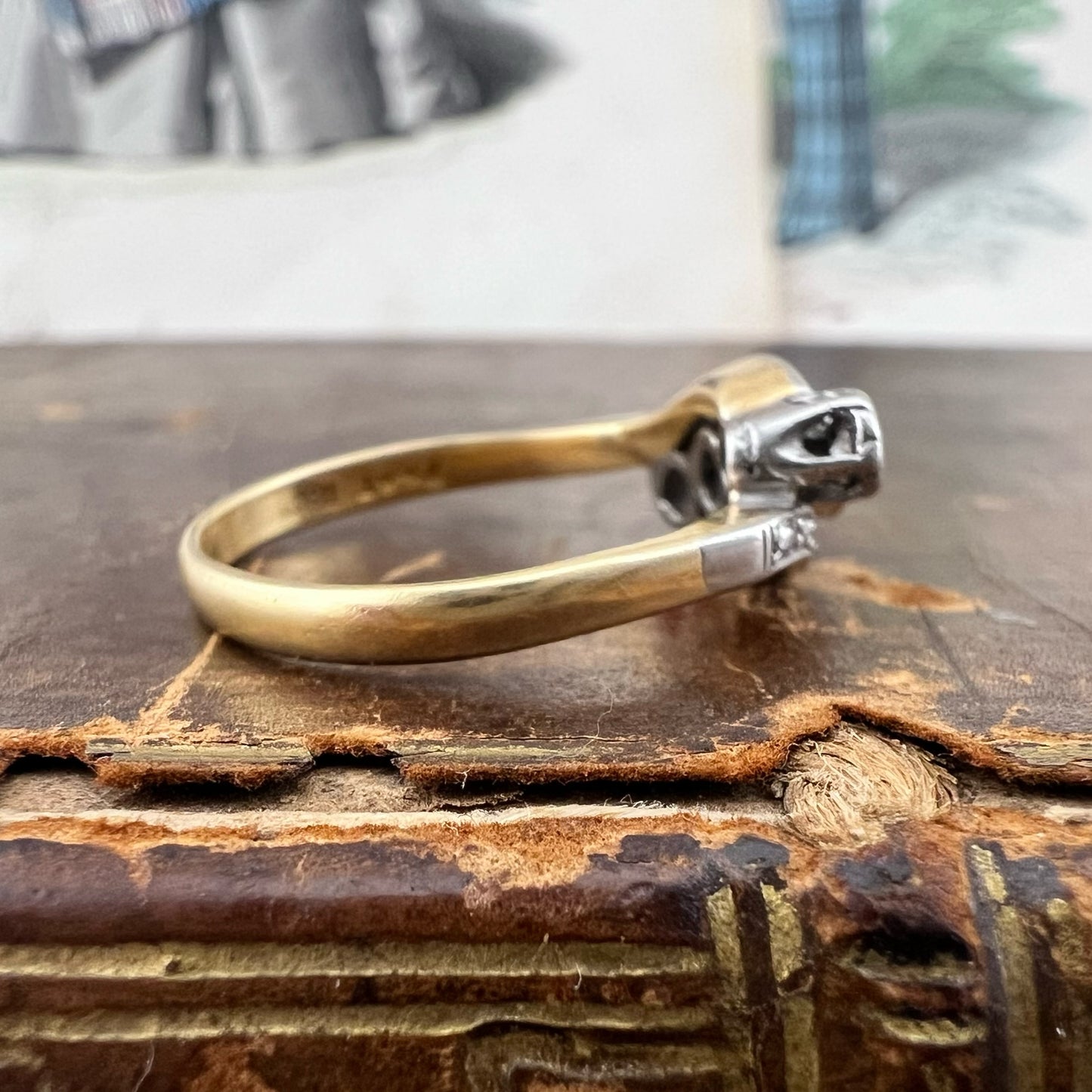 Anello trilogy in oro 18k e platino e diamanti antichi – Europa 1930-1940