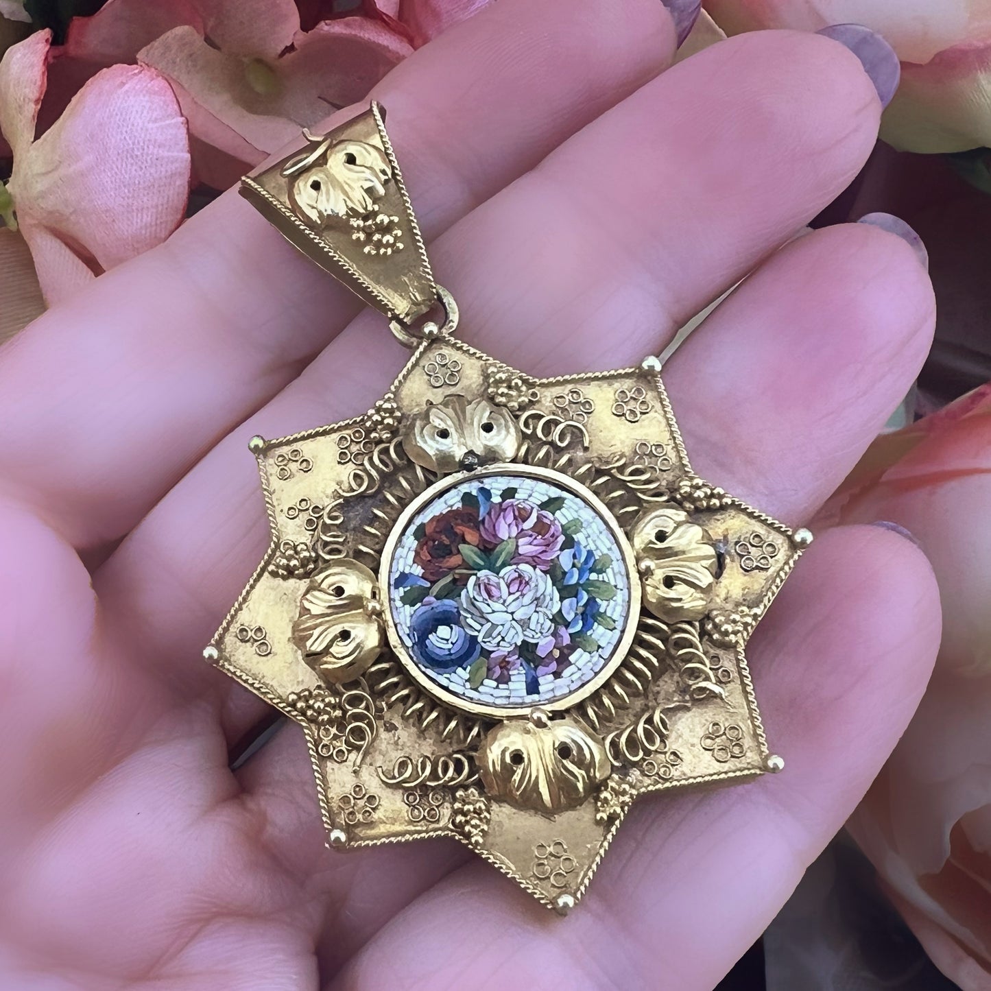 Raro pendente in oro porta ritratti a forma di stella - Venezia ‘800