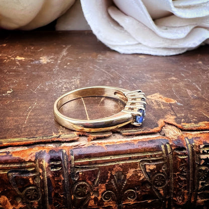 Anello vintage in oro con topazi blu e diamanti – Inghilterra, anni ’80