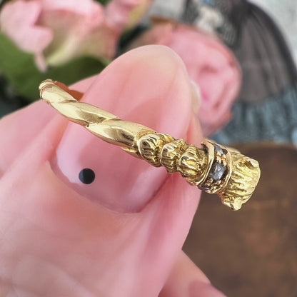 Anello anni ’30 con due felini, rubini e diamanti in oro 18K
